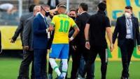 "فيفا" يحقق بشأن مشاهد "جنونية" في مباراة البرازيل والأرجنتين